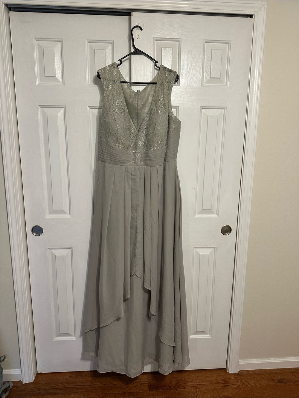 Elegant V-Neck Lace Bodice Chiffon Maxi Dress - Sage Gray